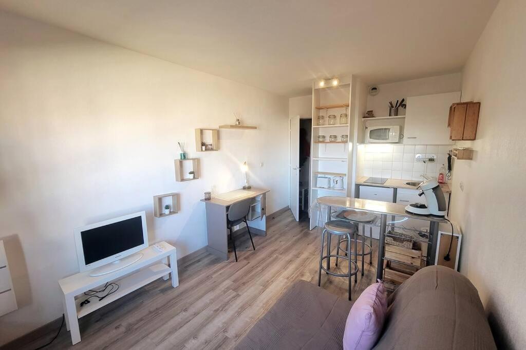 Fully Equipped Apartment St Charles Station Marseille Bagian luar foto